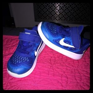 Toddler Nike sneakers size 6C, great condition